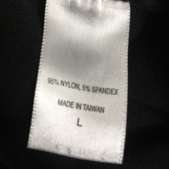 Capri Leggings w Side Dots & Ruched Legs - Picture 5 of 6